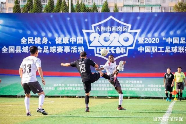 里程碑！国足现场为武磊举办百场纪念仪式 全队列队迎接